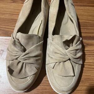 Clarks Women's Taupe Knot Loafers